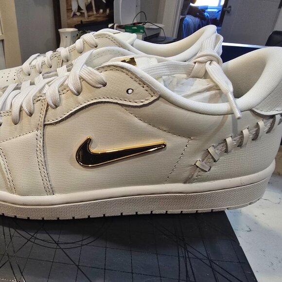 FN5032-100 Nike Air Jordan 1 Low Method Of Make White Gold MEN'S SIZE 10 US NEW - Picture 1 of 16